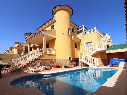 Villa en venta en Algorfa zona Lo Crispín, rebajada