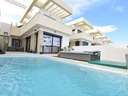 Villa en venta en Los Montesinos zona La Herrada