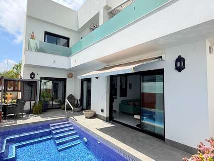 Villa en venta en Los Montesinos zona La Herrada