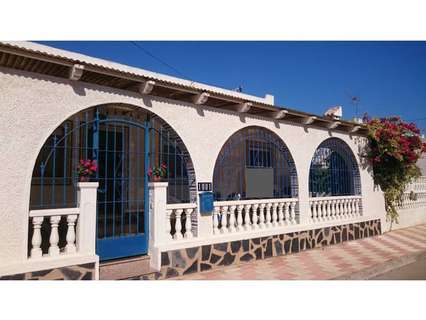 Villa en venta en Los Alcázares, rebajada