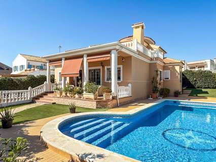 Villa en venta en Torrevieja zona Torrelamata - La Mata