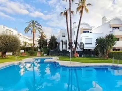 Apartamento en venta en Estepona