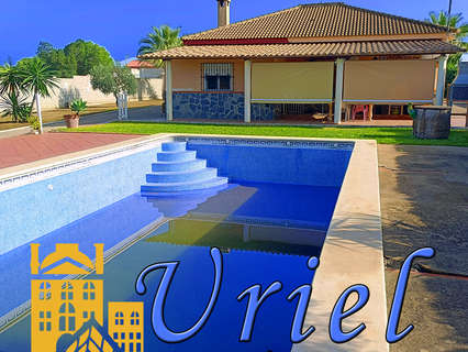 Chalet en venta en Carmona