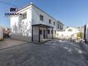 Chalet en venta en La Zubia