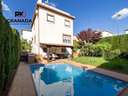 Chalet en venta en La Zubia