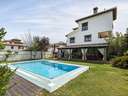 Chalet en venta en La Zubia