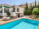 Chalet en venta en La Zubia
