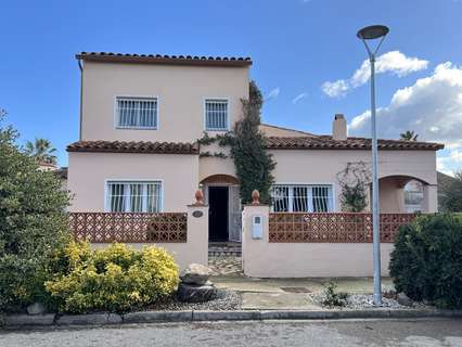 Casa en venta en Sant Pere Pescador, rebajada