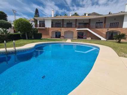 Villa en venta en Benalmádena