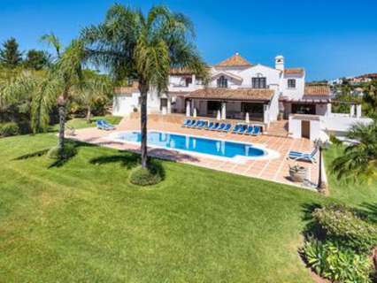 Villa en venta en Estepona