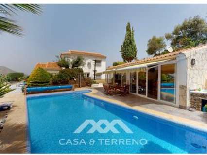 Villa en venta en Sayalonga