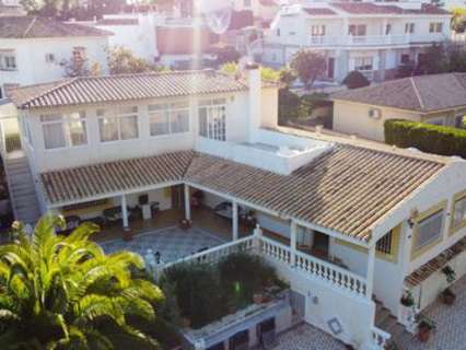 Villa en venta en Benalmádena