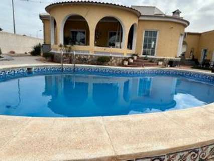 Villa en venta en Torrevieja