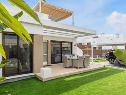 Villa en venta en Rincón de la Victoria