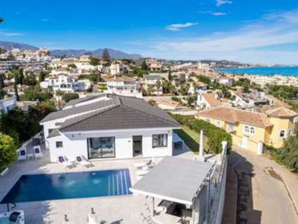 Villa en venta en Mijas