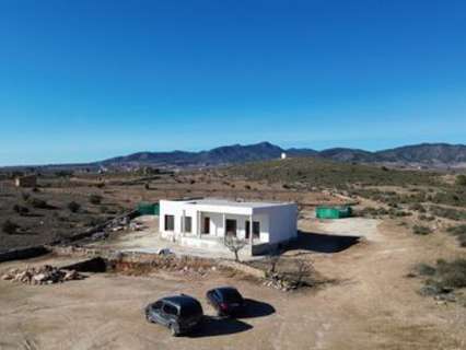 Villa en venta en El Pinós/Pinoso
