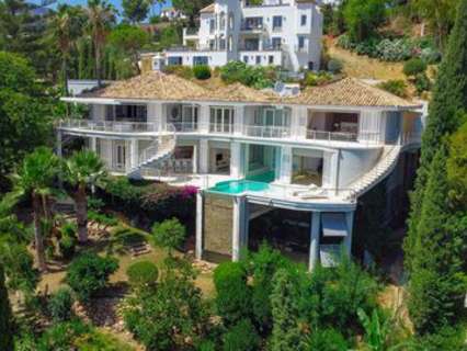 Villa en venta en Estepona