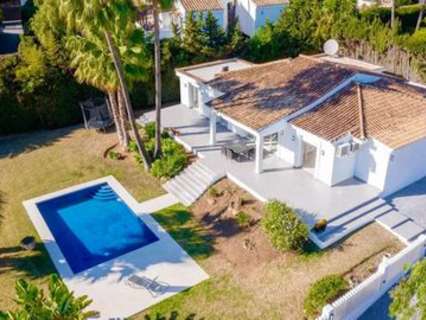 Villa en venta en Estepona