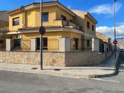 Villa en venta en El Pinós/Pinoso