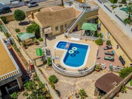 Villa en venta en Torrevieja rebajada