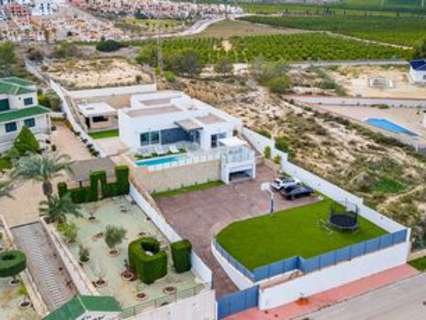 Villa en venta en Algorfa