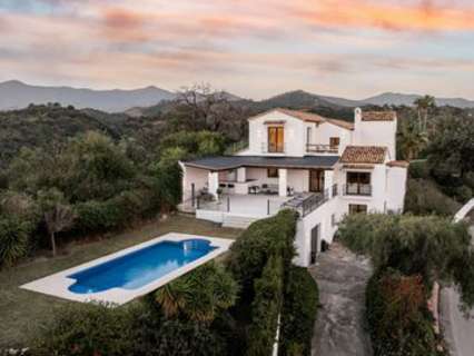 Villa en venta en Estepona