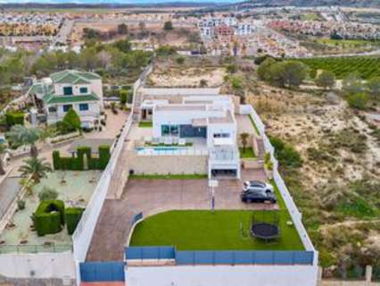 Villa en venta en Algorfa