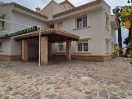 Villa en venta en Orihuela