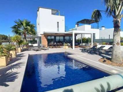 Chalet en venta en Algorfa