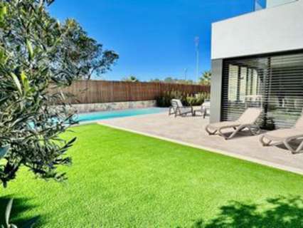 Villa en venta en Orihuela