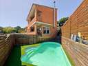 Villa en venta en Sant Vicenç de Montalt