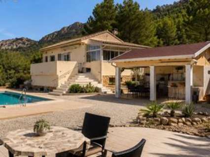 Villa en venta en Amoeiro