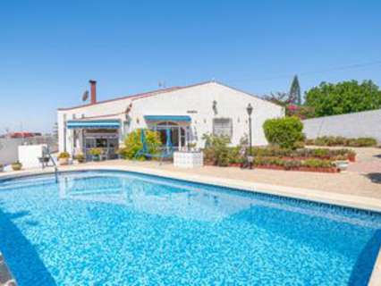 Villa en venta en Quesada