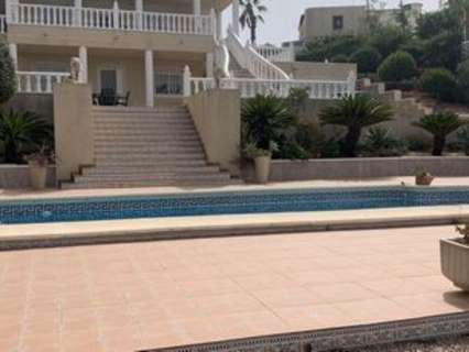 Villa en venta en Algorfa