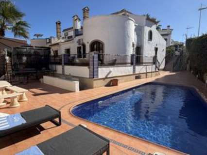 Villa en venta en Algorfa