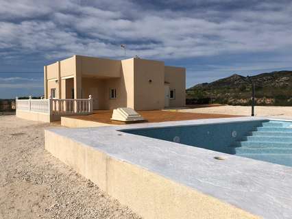 Villa en venta en El Pinós/Pinoso