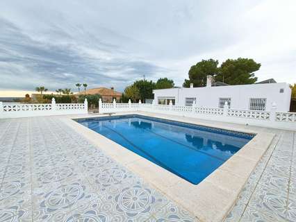 Villa en venta en Albatera zona Albatera