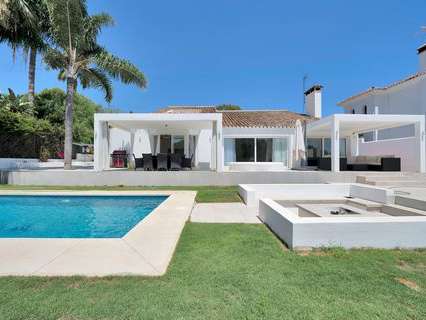 Villa en venta en Estepona