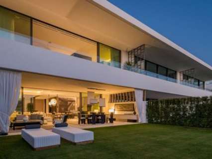 Villa en venta en Marbella rebajada