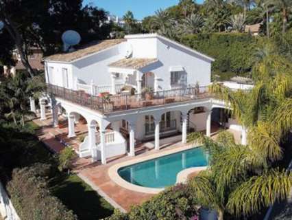 Villa en venta en Espinosa de los Monteros