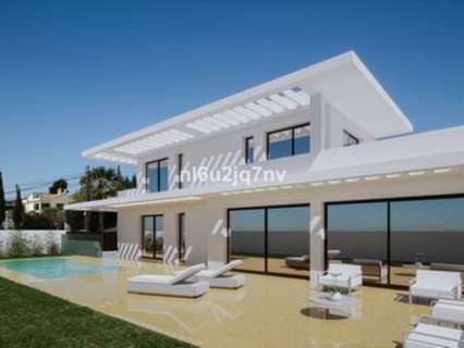 Villa en venta en Estepona