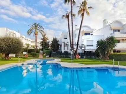 Apartamento en venta en Estepona