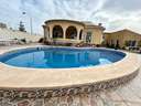 Villa en venta en Torrevieja zona San Luis - Chaparal
