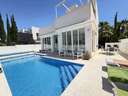 Villa en venta en Pilar de la Horadada zona Mil Palmeras