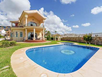 Villa en venta en Benalmádena