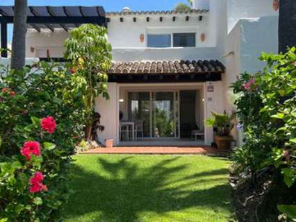 Villa en venta en Estepona