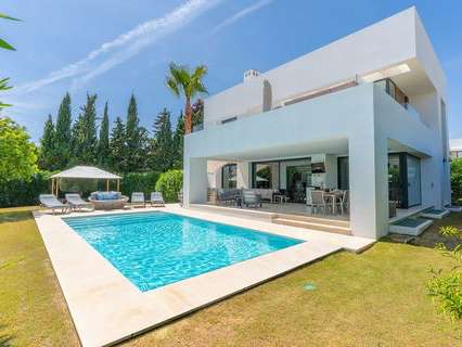 Villa en venta en Estepona