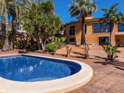 Villa en venta en Quesada