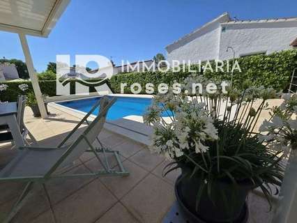 Villa en venta en Roses
