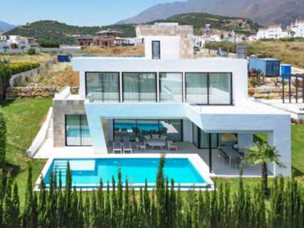 Villa en venta en Estepona